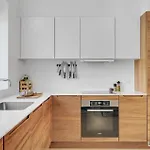 4 Bedroom Cozy In S *