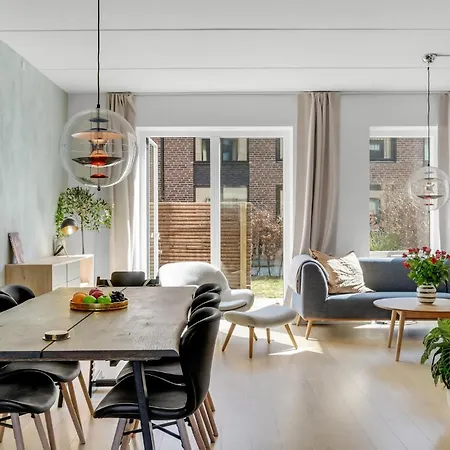 4 Bedroom Cozy In S Dom wakacyjny *